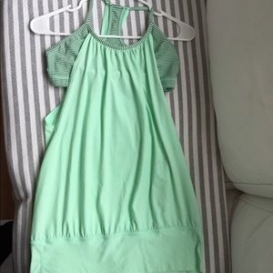 COPY - Cute lululemom top with build in bra!